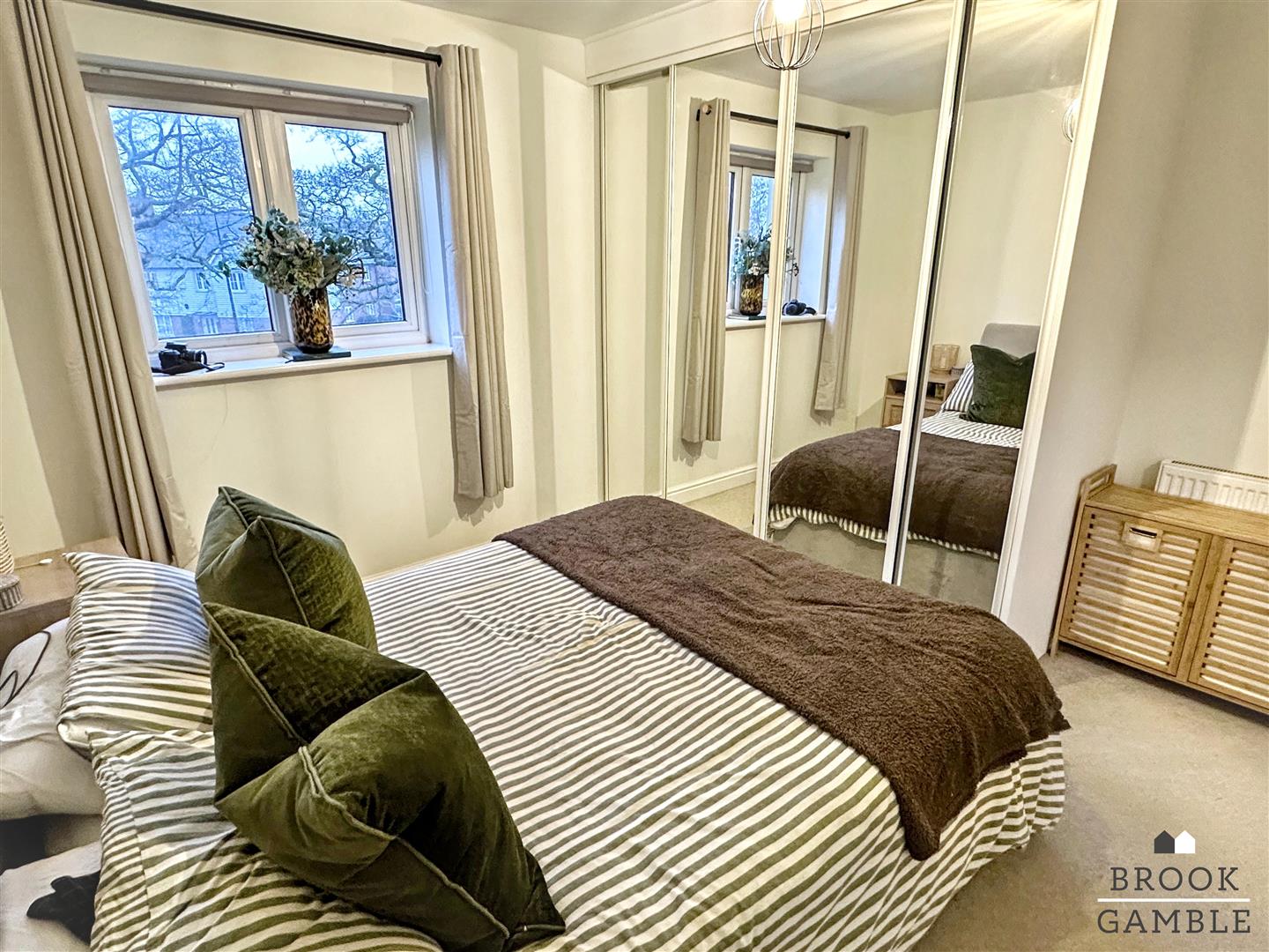 2 Bedroom Flat. Kensington Way in Polegate,  7